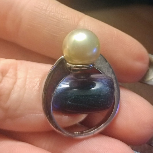 Sterling Silver Pearl Ring - Picture 2 of 4